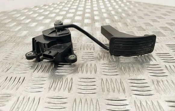 Renault Koleos I Accelerator throttle pedal 18002JY40A