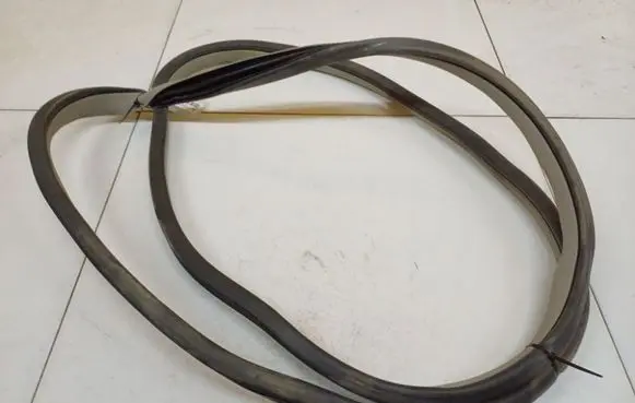 Mercedes-Benz R W251 Rubber seal front coupe door