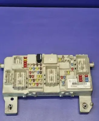 Ford Kuga I Fuse module 7M5T14A073JE 519200513 00016247