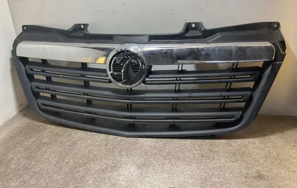 Opel Movano B Front bumper upper radiator grill 623109857R
