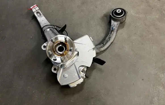 Land Rover Defender Front wheel hub spindle knuckle L8B23K185AG MPLA2C300CA L8B22C204AB