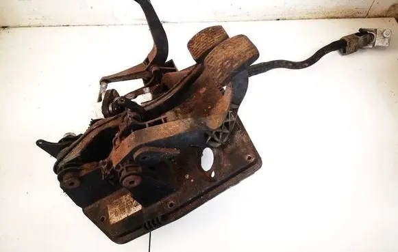 Mercedes-Benz A W168 Clutch pedal a1682901801 400257n