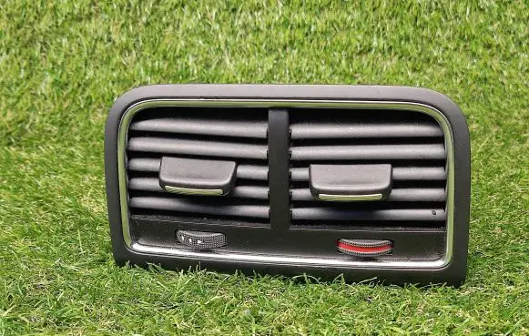 Rear air vent grill