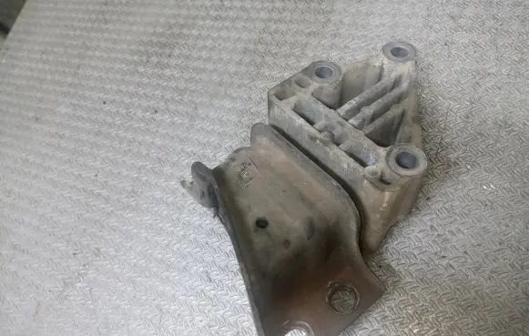Peugeot Boxer Engine mount bracket