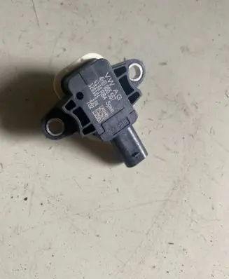 Volkswagen Polo V 6R Airbag deployment crash/impact sensor 4H0955557 4130RB4 3010G