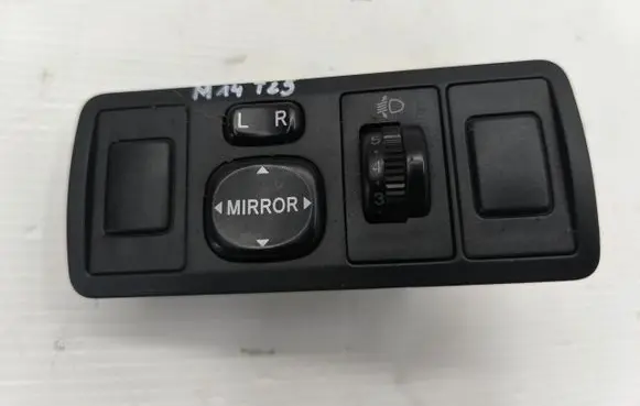Toyota Avensis T250 Wing mirror switch