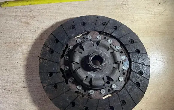 Skoda Octavia Mk2 (1Z) Clutch pressure plate 022141031S