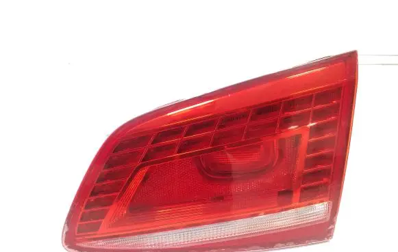Volkswagen PASSAT B7 Tailgate rear/tail lights