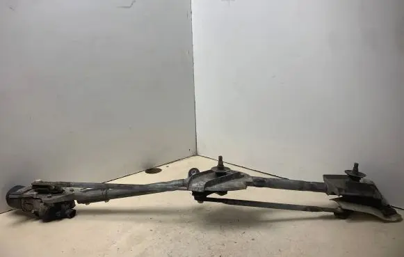 Nissan Tiida C11 Front wiper linkage and motor 123a737