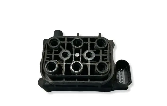 Audi A6 Allroad C6 Air suspension valve block 4F0616013