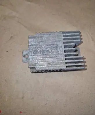 Mercedes-Benz E W210 Coolant fan relay A0235456832 E5001004 32ESG300