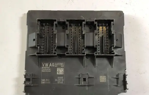 Volkswagen PASSAT CC Comfort/convenience module 3AA937087J 5WK50450 BCMPQ47