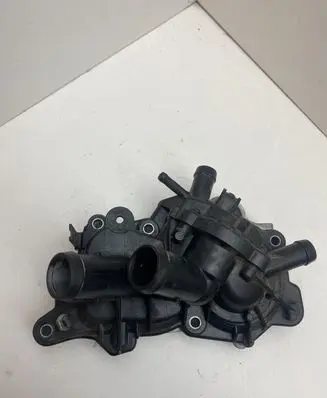 Volkswagen PASSAT B8 Water pump 04E121600BE