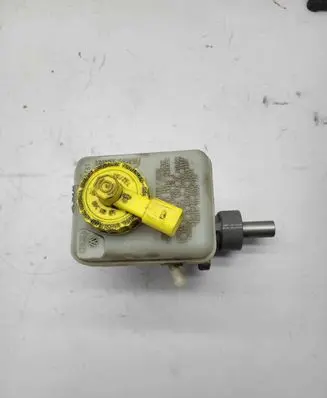 Volkswagen Golf IV Master brake cylinder 20027099