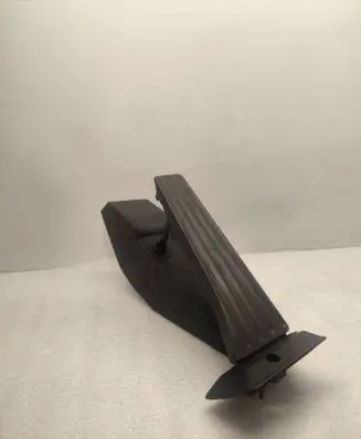 Accelerator throttle pedal