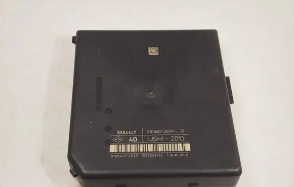 Renault Master III Fuse module 284B67365R 519542F25 130040415