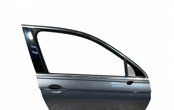 Volkswagen Tiguan Front door