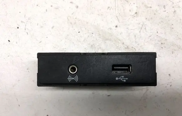 Seat Leon (5F) USB socket connector 575035222