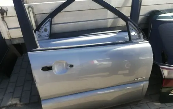 KIA Sportage Front door