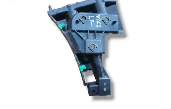 Front bumper mounting bracket