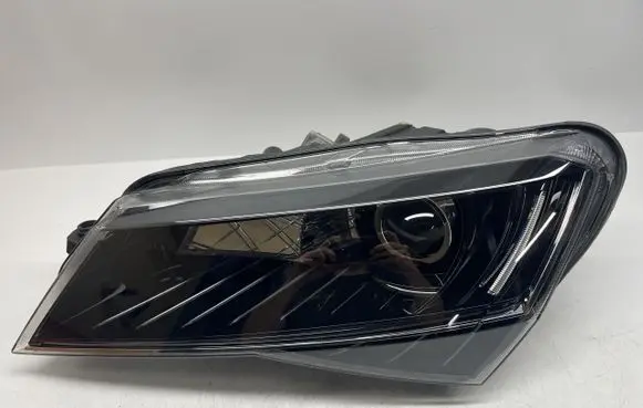 Skoda Superb B5 (3U) Headlight/headlamp 3V1941015A