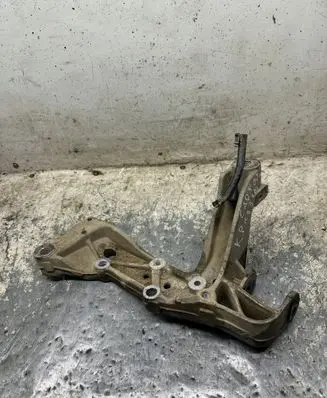 Volkswagen Caddy Engine mounting bracket