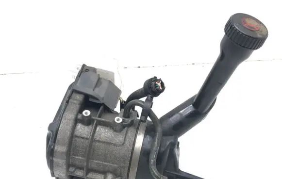 Peugeot 308 Power steering pump 9686207180