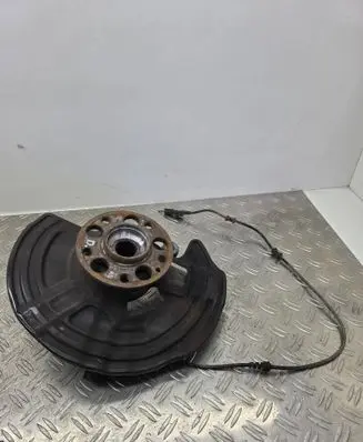 Mercedes-Benz CLA C117 X117 W117 Front wheel hub 24606