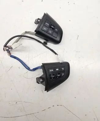 Mazda 6 Steering wheel buttons/switches 75B979
