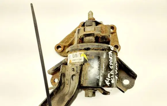 KIA Sportage Engine mount bracket 218302S101