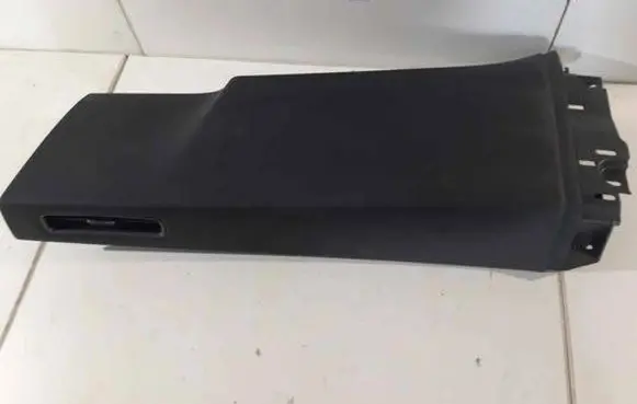 Tesla Model X (B) pillar trim (bottom)