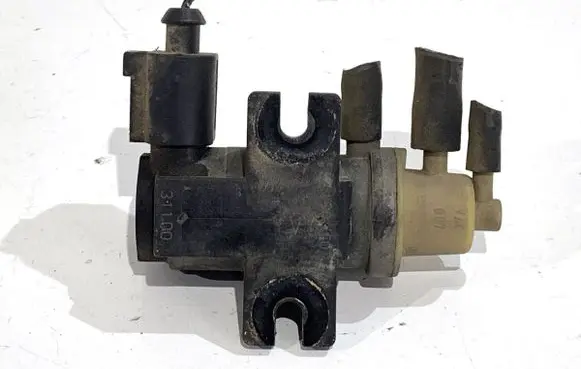 Volkswagen PASSAT B6 Fuel pressure regulator 1K0906627A