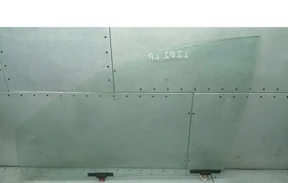 Toyota Yaris Verso Front door window glass four-door 