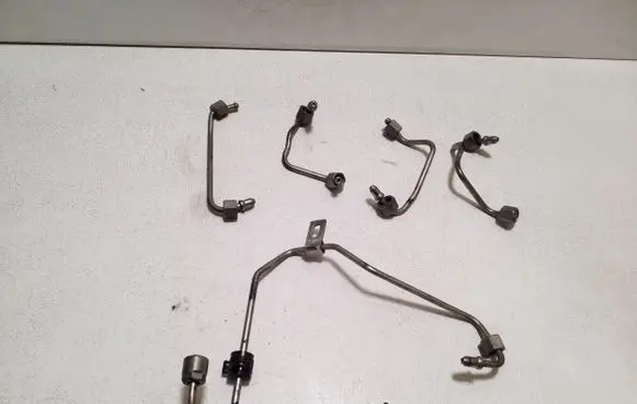 Land Rover Evoque II Fuel injector supply line/pipe 