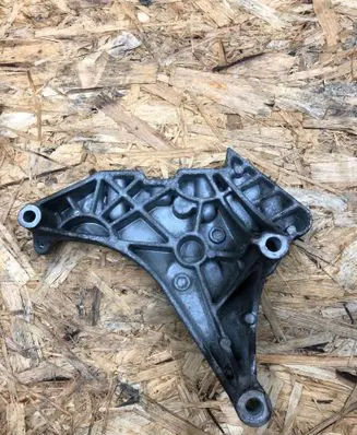 Volkswagen Golf VI Engine mounting bracket 03L199207