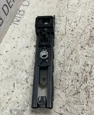 Audi Q7 4M Seat belt height adjuster 4M0857819
