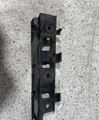 Volkswagen PASSAT B6 Front bumper mounting bracket 807183