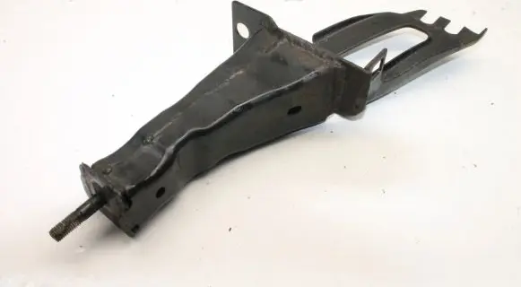 Volvo XC70 Front bumper mounting bracket