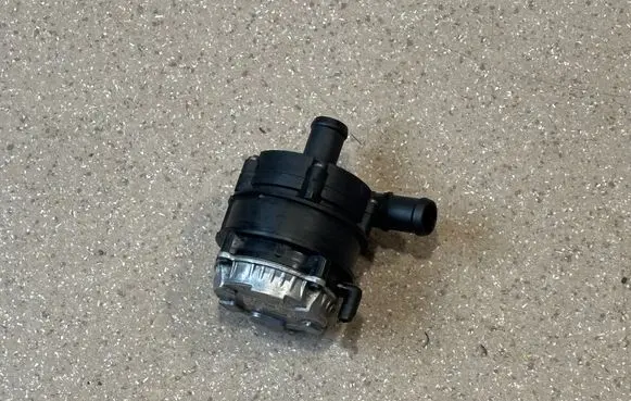 Volkswagen Golf VII Electric auxiliary coolant/water pump 04L965567