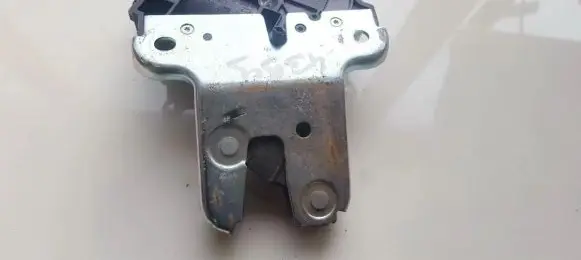 Tailgate/trunk/boot lock/catch/latch