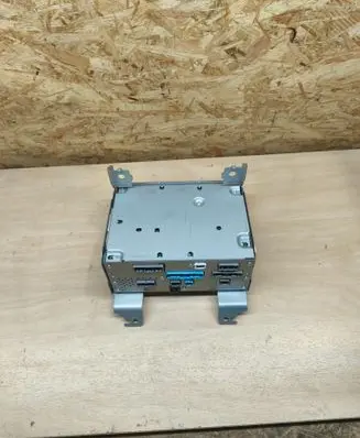 Radio/CD/DVD/GPS head unit