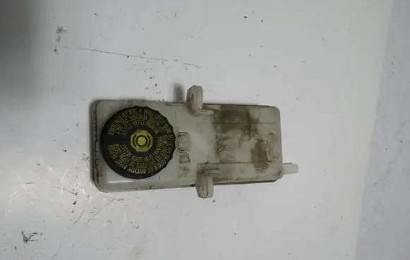 Brake fluid reservoir