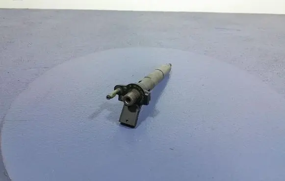 Audi A4 S4 B7 8E 8H Fuel injector 8599209