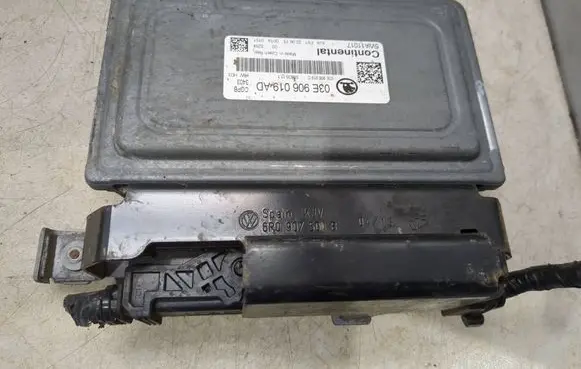Skoda Roomster (5J) Engine control unit/module 03E906019AD 03E906019C 5WA11017