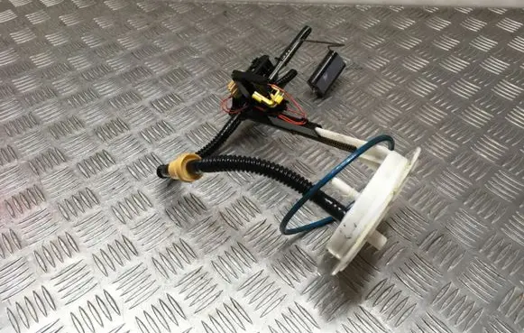 BMW 5 E60 E61 Fuel level sensor 0580303042 6765849