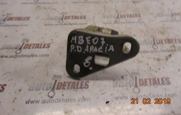 Mercedes-Benz E W211 Front door lower hinge 