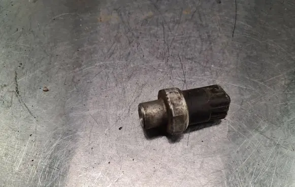 Audi A6 S6 C5 4B Air conditioning (A/C) pressure sensor 8D0959482B