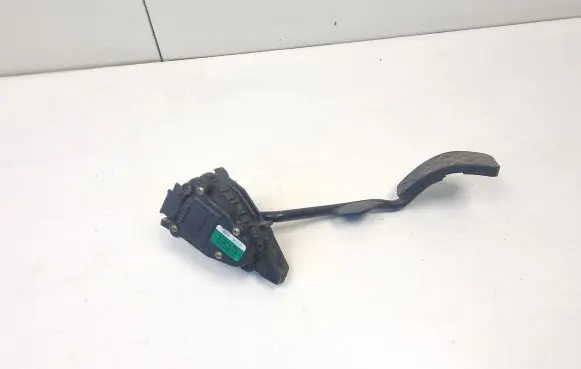 Volkswagen PASSAT B5.5 Accelerator throttle pedal 8D2721523B