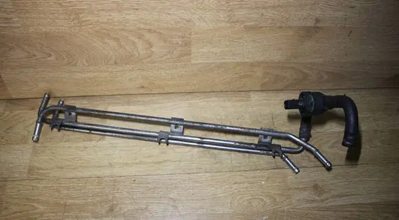 Volkswagen Golf IV Fuel line pipe 038906081B
