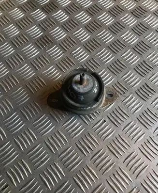 Peugeot 407 Engine mount bracket